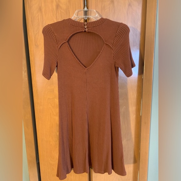 American Eagle Dress - short sleeve - brown - stretchy and flowy - XS -cute back - Picture 2 of 3